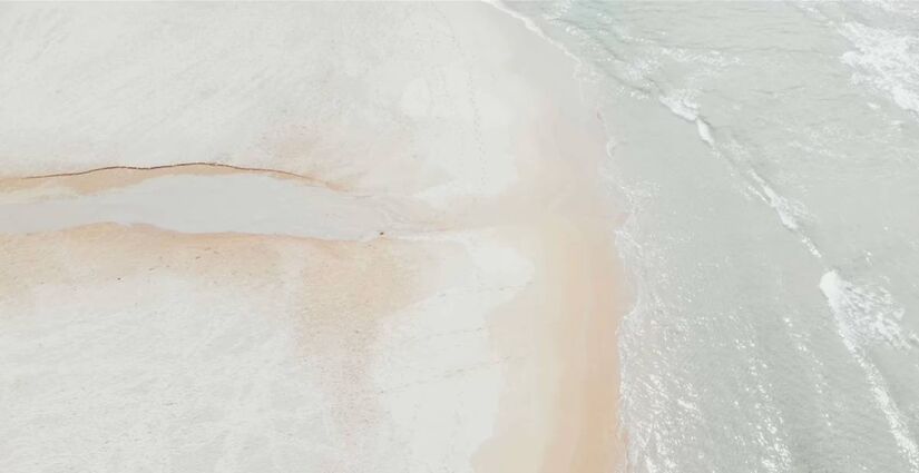 Acessível apenas por trilha ou barco, o destino fica escondido entre as montanhas e o mar, e oferece uma experiência de isolamento e contato íntimo com a natureza/SOMOS NATUREZA