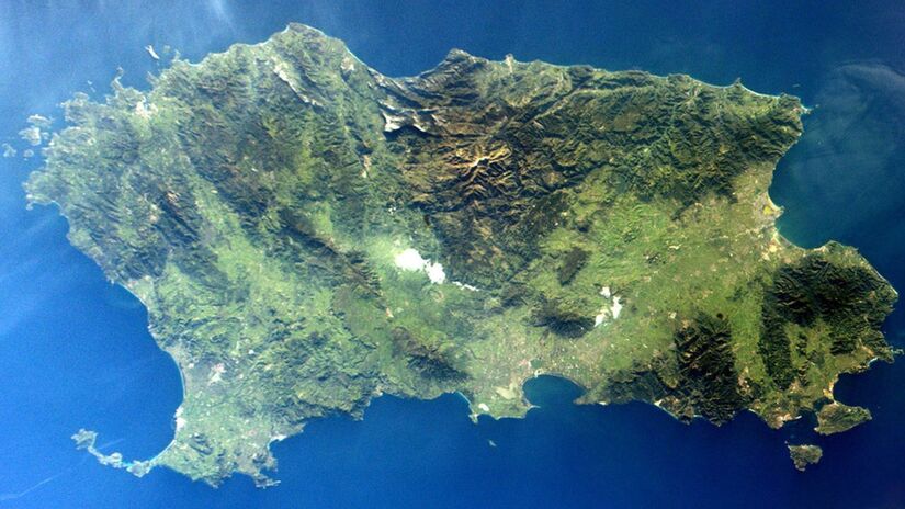 A ilha da Sardenha vista do espaço, capturada a partir da Estação Espacial Internacional / PD-NASA/Wikimedia Commons
