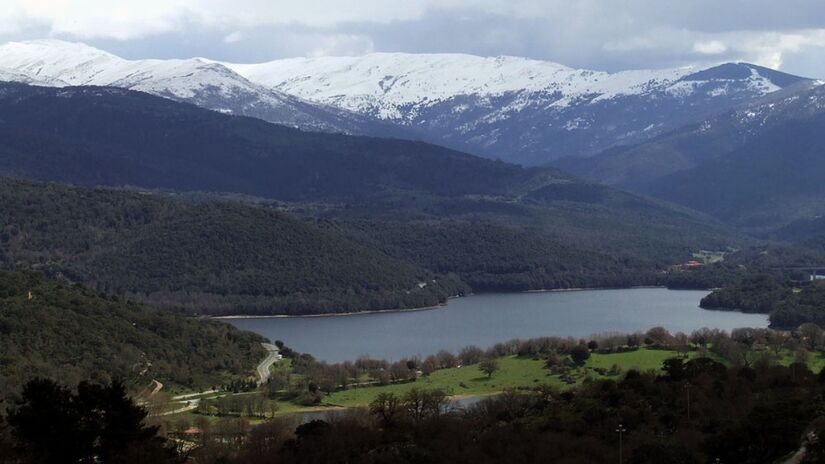 Maciço do Gennargentu coberto de neve, próximo ao lago de Gusana, em Gavoi, na Sardenha / Gianfranco/Wikimedia Commons