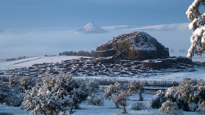 Su Nuraxi di Barumini, patrimônio da UNESCO desde 1997, exemplo máximo da arquitetura nurágica pré-histórica da Sardenha / Francesco Ghiani/Wikimedia Commons