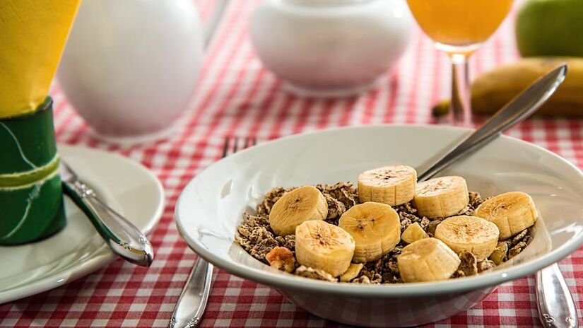 Açaí puro não possui cafeína, mas versões industrializadas podem conter guaraná adicionado/Pixabay