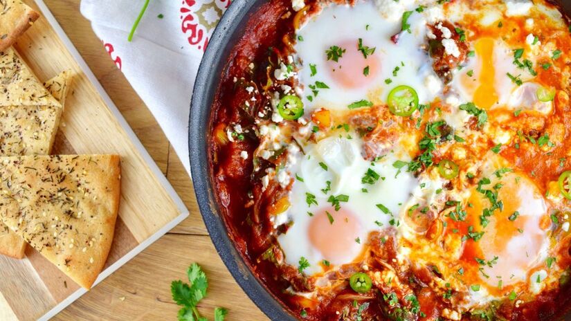 Tradicionalmente servida no café da manhã, a shakshuka também é perfeita para o almoço ou jantar leve / Pexels