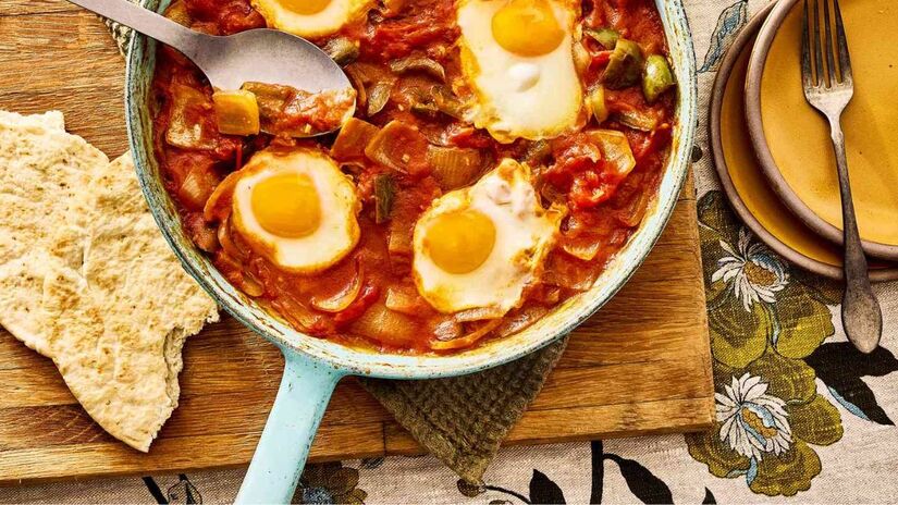 A shakshuka é símbolo da culinária mediterrânea e do Oriente Médio, celebrada por unir simplicidade, sabor e história / Pexels