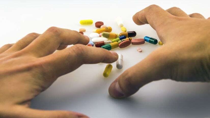 O uso frequente de medicamentos sem prescrição pode mascarar doenças / Pixabay