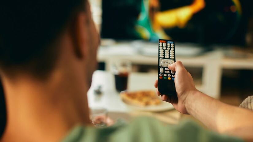 Alternativas gratuitas incluem documentários, produções independentes e plataformas menos conhecidas/Freepik