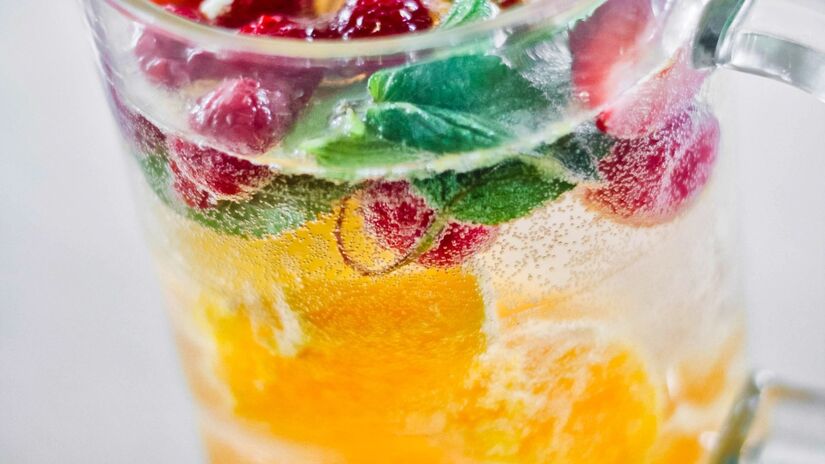 Combinar frutas e ervas transforma a água em uma bebida cheia de sabor / Pixabay