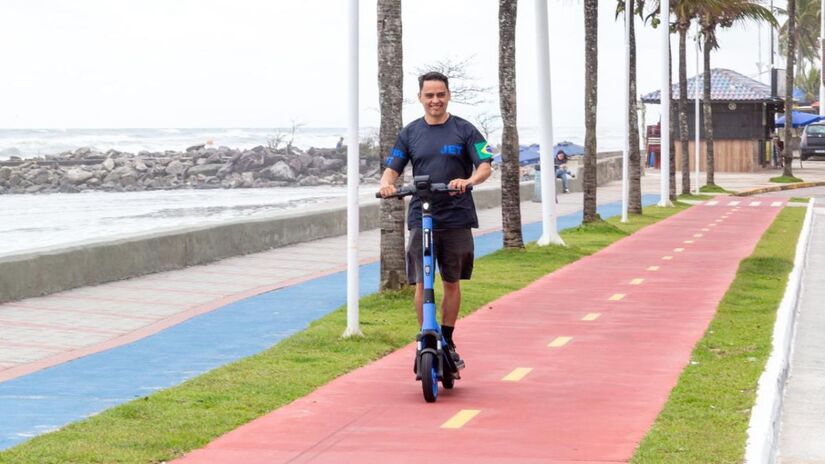 Projeto-piloto deve instalar ponto de patinetes e bicicletas elétricas no Centro da cidade/Divulgação/PMM/Gabriel Freitas