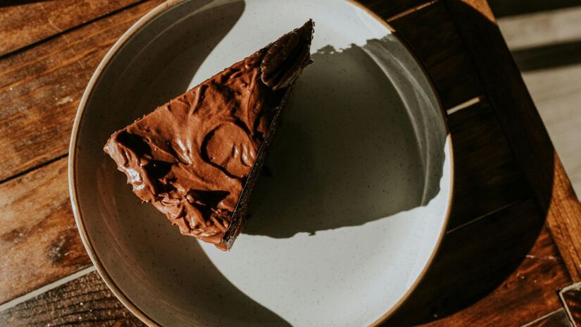 Apesar de seu status, o bolo não leva ingredientes raros: apenas chocolate, manteiga, açúcar, ovo e biscoitos/Pexels