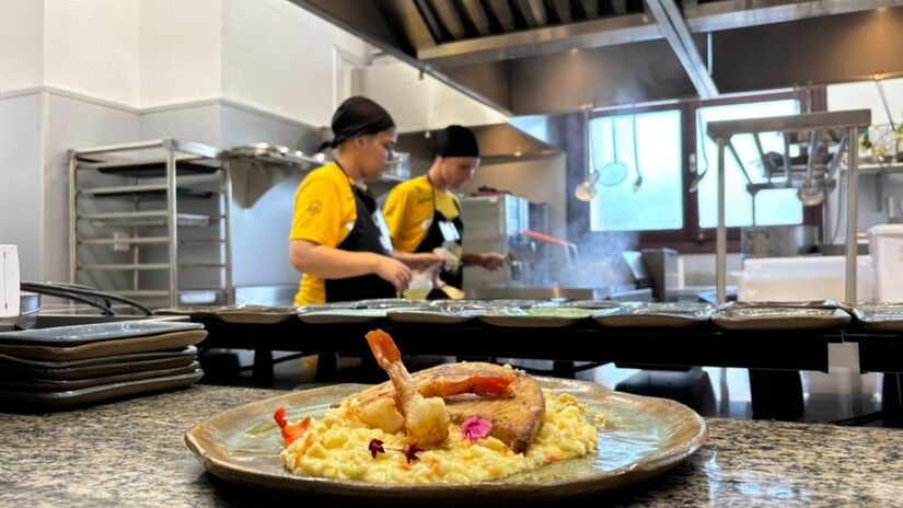 Desde 2012, o restaurante-escola forma jovens e adultos para o mercado de trabalho na área de alimentos e bebidas. Reprodução/Isabella Fernandes