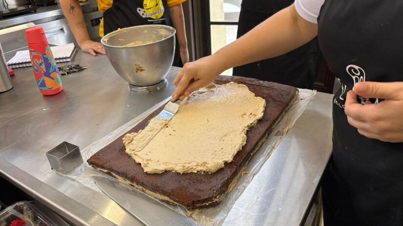 Além do acesso aos laboratórios de gastronomia, os participantes terão atendimento psicológico gratuito, com suporte emocional e desenvolvimento de habilidades socioemocionais pela Instituição. Reprodução/Isabella Fernandes