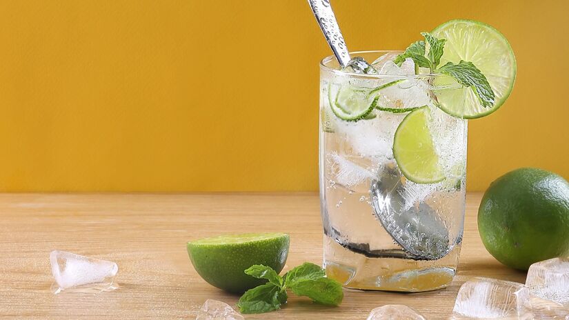 Além do sabor refrescante, o limão tem ação antibacteriana e purificante / Pixabay