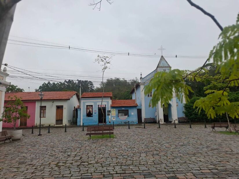Entre trilhos, cerveja artesanal e arquitetura clássica: conheça a encantadora Vila de Luis Carlos - Nair Bueno - DL