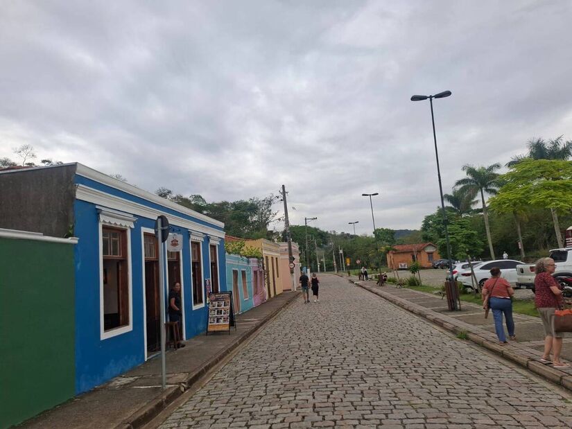 Uma experiência única de trem, com direito a arquitetura clássica e cafés cheios de charme. Nair Bueno/DL