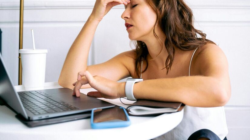 Falta de concentração: dificuldade para lembrar tarefas simples ou manter o foco nas atividades do dia a dia/Pexels