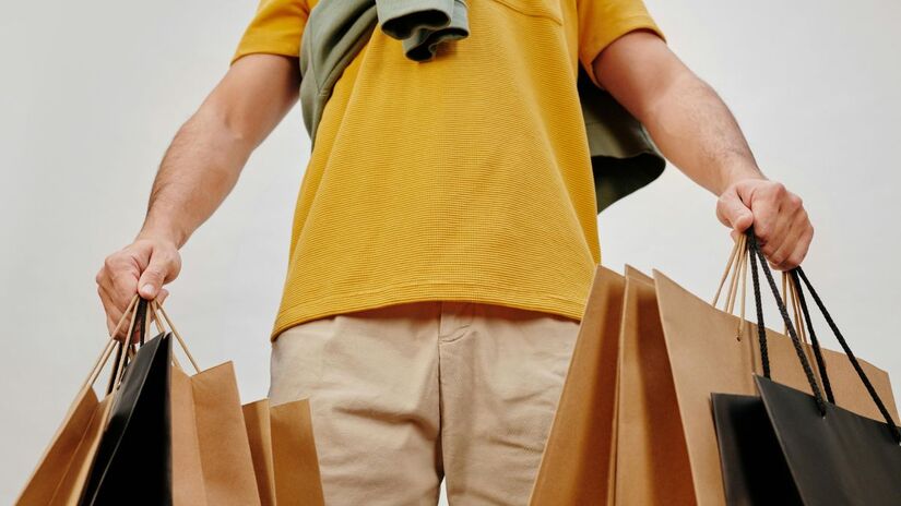 Faça uma lista do que realmente precisa e defina um orçamento antes de comprar/Pexels