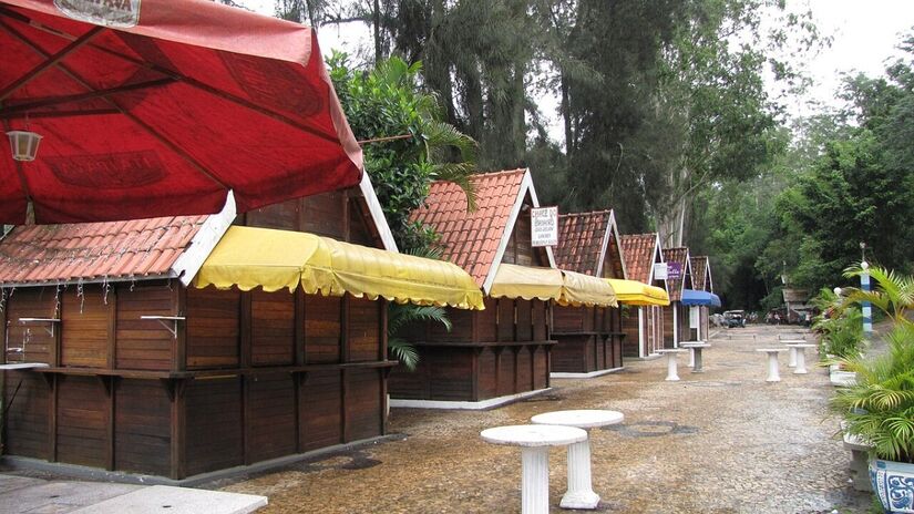 Uma feira de artesanato em Águas de São Pedro reúne produtores locais e visitantes em troca de cultura e criatividade / Marcos Guerra/Wikimedia Commons