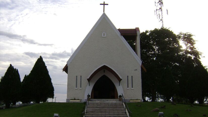 A Capela Nossa Senhora da Conceição Aparecida em Águas de São Pedro é ponto de fé e tradição para moradores e visitantes / Eduardo Shiroma/Wikimedia Commons