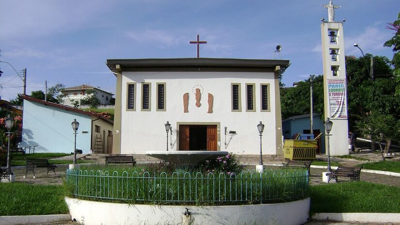 A Igreja Matriz da Imaculada Conceição em Águas de São Pedro destaca-se pela arquitetura histórica e importância religiosa / Eduardo Shiroma/Wikimedia Commons