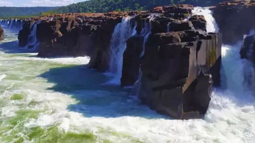 É permitido: 

Levar seu próprio lanche como sanduíches, frutas, água, suco e refrigerantes;
Realizar trilhas;
Comprar lanche no Centro de Visitantes/ Rota do Yucuma
