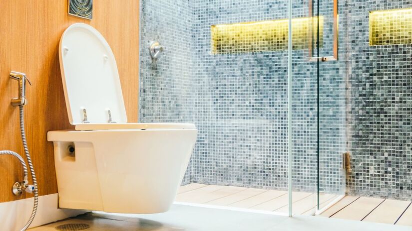 Grande aliado da sustentabilidade, reduzindo o consumo de água e de papel higiênico, contribuindo para um uso mais consciente dos recursos/ Lifeforstock/Freepik