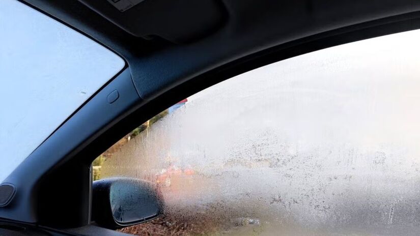 No carro, o embaçamento dos vidros nas manhãs frias pode ser prevenido com a aplicação de espuma de barbear na parte interna dos vidros / Getty Images