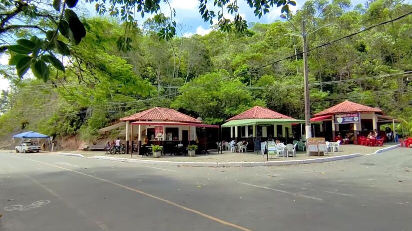 Durante o verão, as temperaturas máximas médias giram em torno de 24,6°C, enquanto as mínimas podem chegar a agradáveis 10,3°C, favorecendo uma sensação constante de conforto térmico