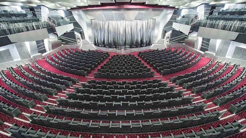 Um dos destaques do MSC Preziosa, o teatro abriga grandes espetáculos e apresentações musicais durante o cruzeiro/ PromoAção