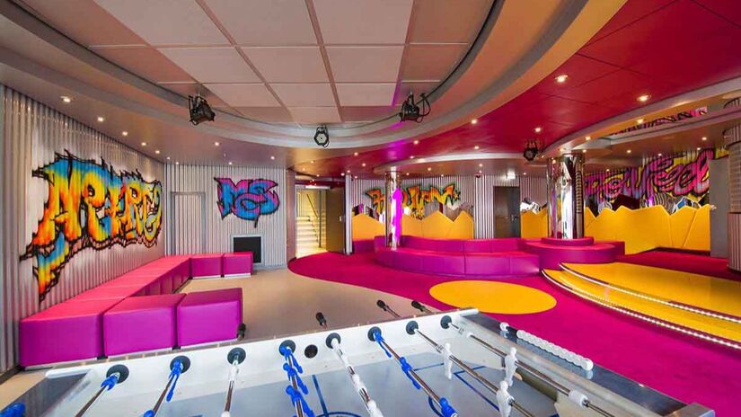 Ambiente vibrante e colorido, pensado especialmente para o público jovem aproveitar momentos de lazer e descontração/ PromoAção