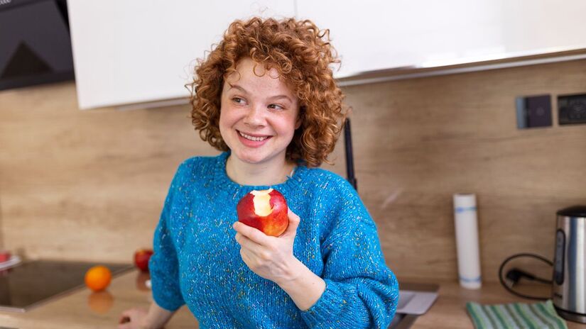 A fruta pode também contribuir para a saúde do coração, já que contém antioxidantes como quercetina e polifenóis, que ajudam a reduzir o colesterol "ruim" (LDL) e proteger as artérias/ Stefamerpik/Freepik