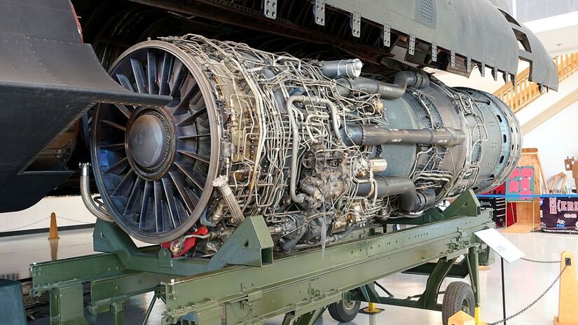 Coração do Blackbird, o motor era capaz de operar continuamente acima de Mach 3, suportando temperaturas superiores a 300 °C e impulsionando o avião a mais de 3.500 km/h/ Daderot/Wikimedia Commons