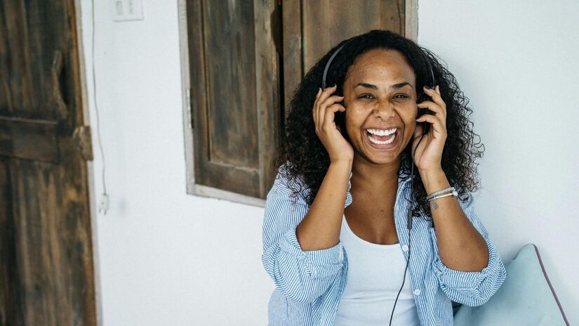 Músicas alegres, com ritmos leves e positivos que transmitem energia e bom humor/ Anna Tarazevich/Pexel