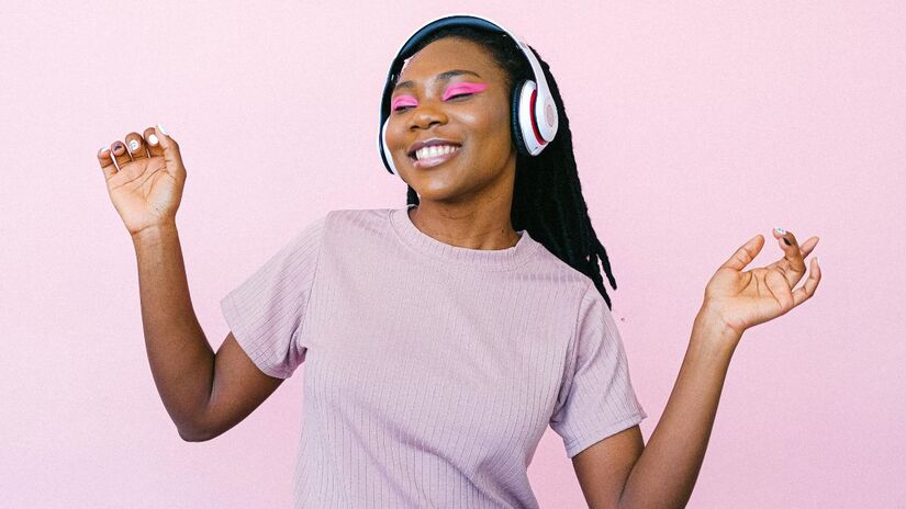 Passionais, são músicas mais intensas e dramáticas, semelhantes a trilhas de ação ou músicas épicas/ Anna Shvets/Pexel