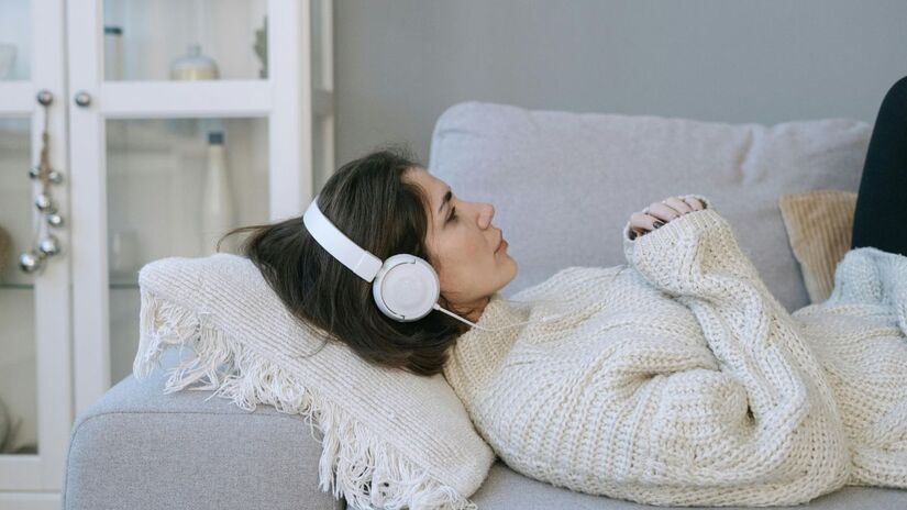 Por fim, músicas tristes, com composições lentas e melancólicas, ligadas a emoções negativas/ Ivan Samkov/Pexel