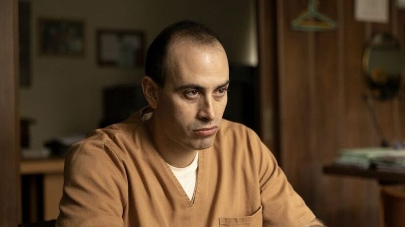 Lucas Oradovschi caracterizado como Alexandre Nardoni, condenado pela morte da filha Isabella/ Reprodução Instagram/@ulissescampbell