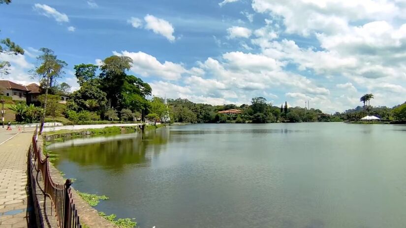 Miguel Pereira, localizada no interior do Rio de Janeiro, vem se destacando como um dos destinos mais agradáveis do estado, tanto pelas paisagens naturais quanto pela qualidade do clima / Fotos: Reprodução Youtube/De fora em Juiz de Fora