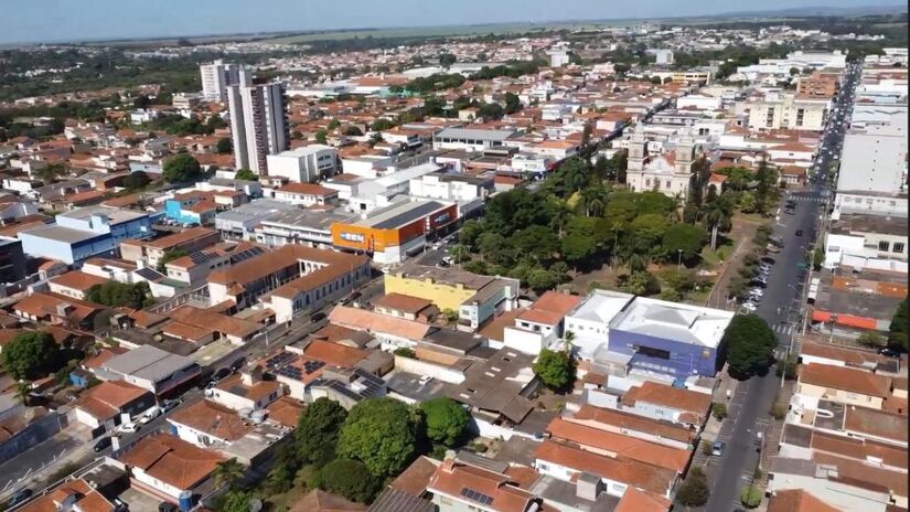Porto Ferreira recebeu em 2017 o título de Capital Nacional da Cerâmica Artística e Decoração, concedido pelo governo federal / Fotos: Reprodução Youtube/Traços do Mundo