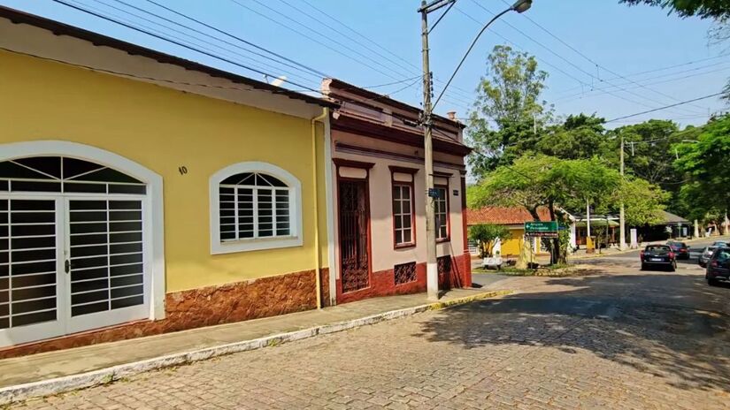 Localiza-se a 130 km da capital paulista, sendo uma boa opção para quem busca fugir do agito da cidade
