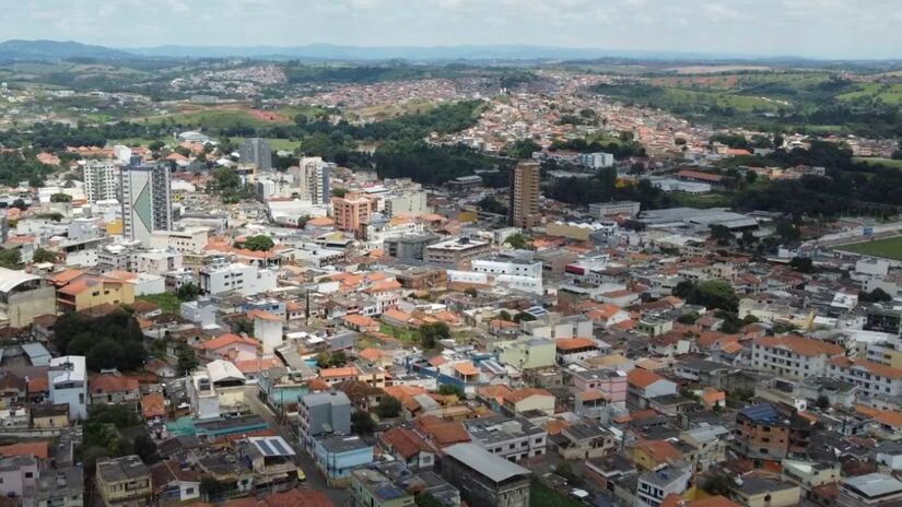 A economia local é forte e diversificada, com destaque para o rebanho leiteiro, o gado de corte e as extensas plantações de milho e café