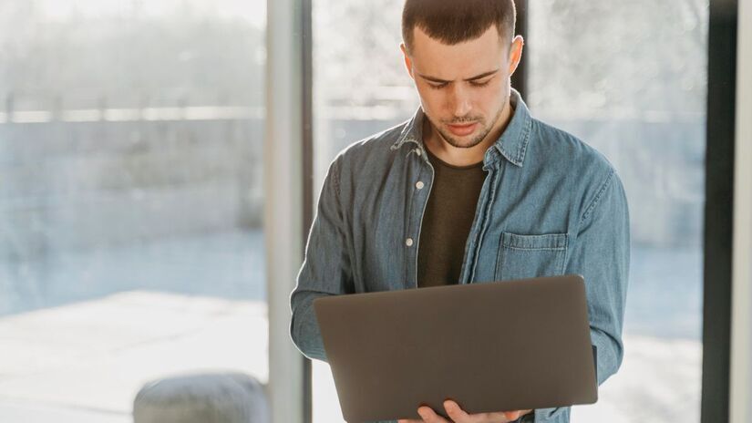 Os melhores empregos do futuro dependerão mais da adaptabilidade e domínio da inteligência artificial do que da formação em universidades prestigiadas / Fotos: Freepik