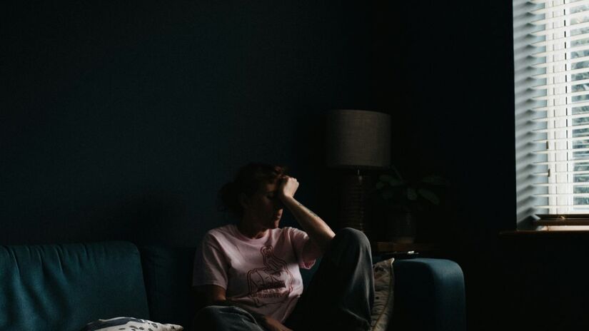 Alguns distúrbios de sono também são classificados como crônicos, entre eles a insônia, a apneia obstrutiva do sono, a narcolepsia e a síndrome das pernas inquietas/ Annie Spratt/Unsplash