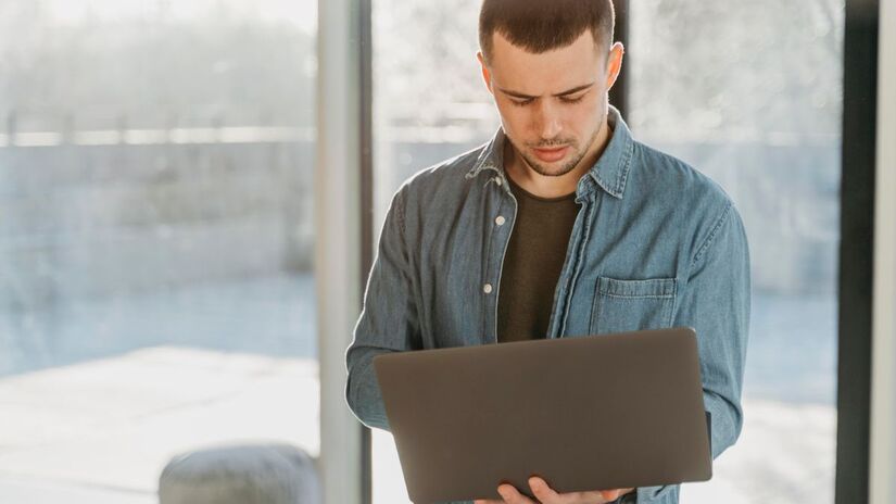 Pesquisa da Microsoft revelou que 71% dos gestores preferem candidatos com habilidades em IA, mesmo que tenham menos experiência
