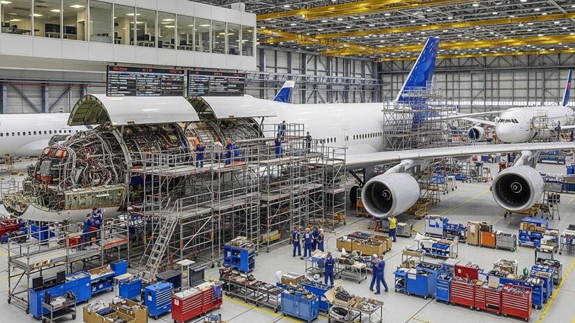 O espaço conta com 22 oficinas especializadas, que executam desde reparos simples até revisões completas das aeronaves