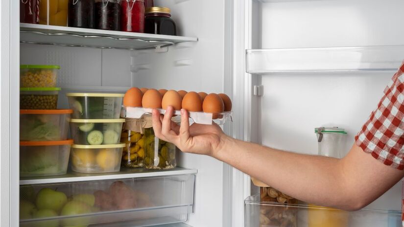 A técnica também contribui para a conservação de alimentos congelados, já que ambientes mais secos ajudam a manter melhor a textura e a qualidade dos produtos armazenados / Freepik