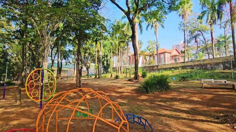 As lojas se destacam pela combinação de design moderno, qualidade e preços competitivos