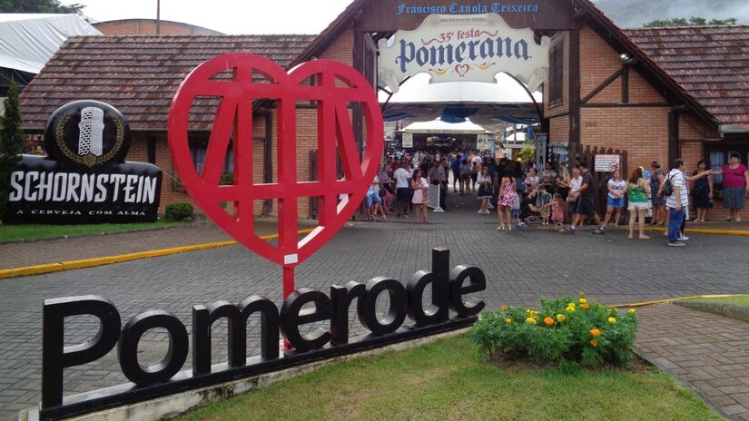 A Entrada da trigésima quinta Festa Pomerana / Andrevruas/Wikimedia Commons
