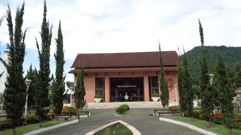 O Teatro Municipal (Stadttheater) / Andrevruas/Wikimedia Commons