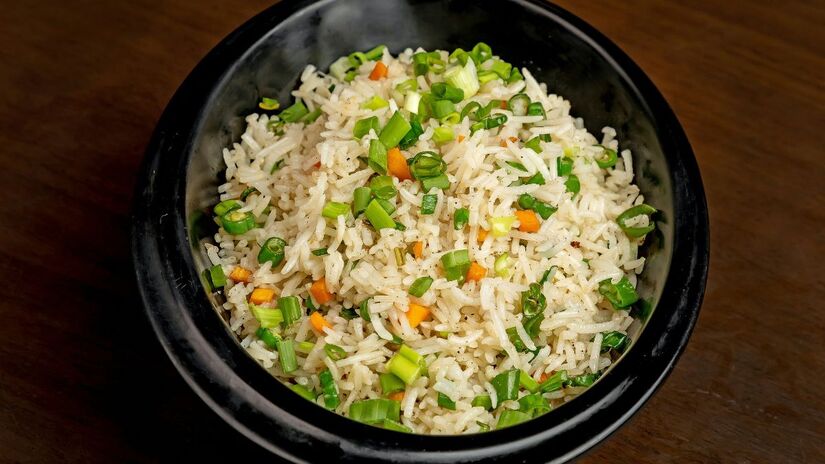 O arroz com açafrão ganha a cor amarela característica graças à curcumina, composto presente no açafrão-da-terra/Unsplash