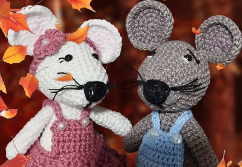 Entre os diversos objetos, a artesã faz tapetes, sousplat de mesa (centros de mesas), capas de almofada, presépios e vários bichinhos de amigurumi/Divulgação