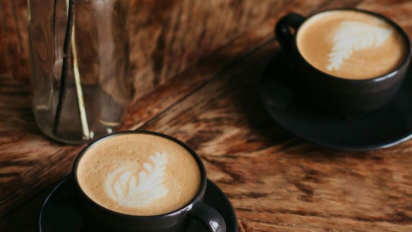 Tomar café à tarde ou à noite pode anular benefícios e até prejudicar a saúde cardiovascular/Pexels