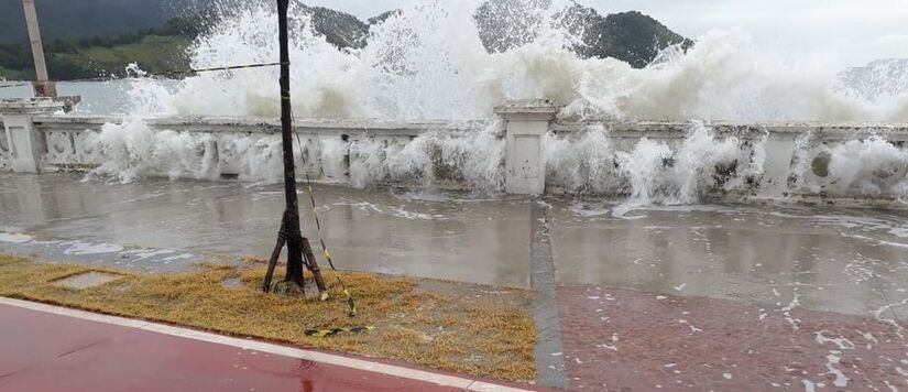 Ciclone deve agitar o mar em Santos - Nair Bueno/Diário do Litoral